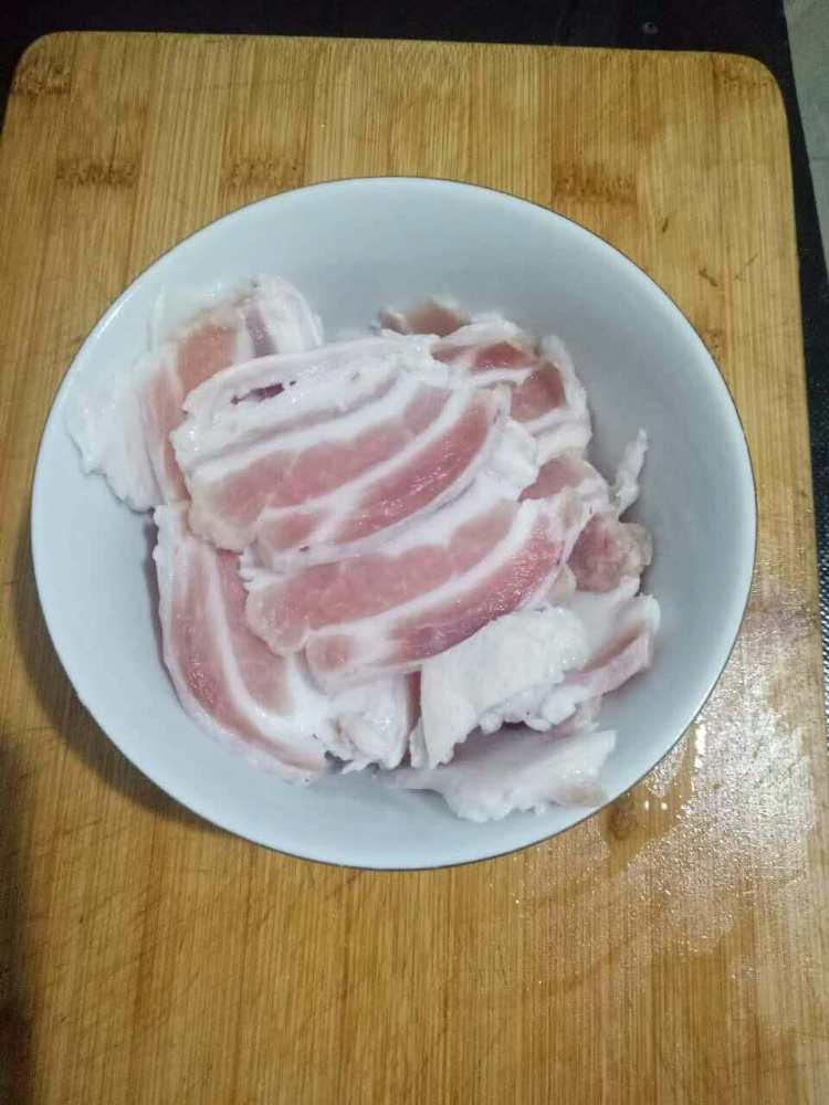 五花肉粉条炖豆角步骤1