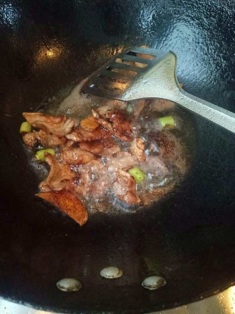 五花肉粉条炖豆角步骤6