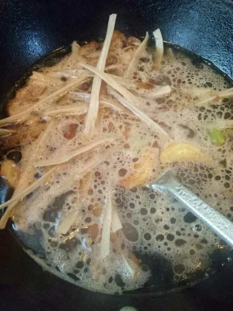 五花肉粉条炖豆角步骤8