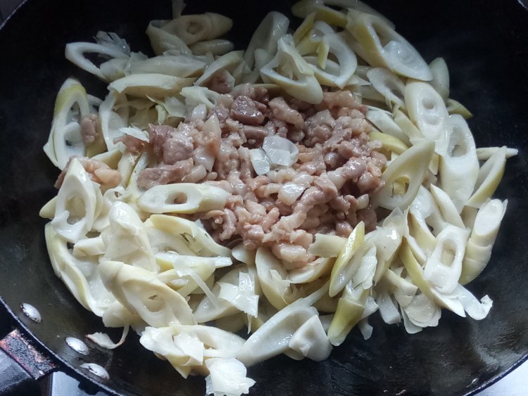 肉丝炒笋片步骤9