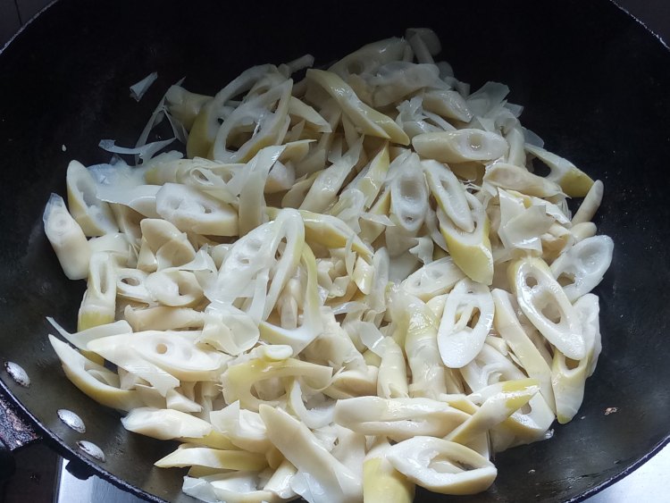 肉丝炒笋片步骤8