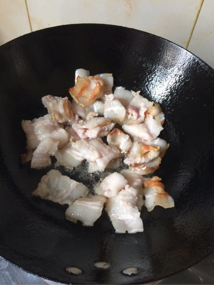 五花肉煸豆角步骤3