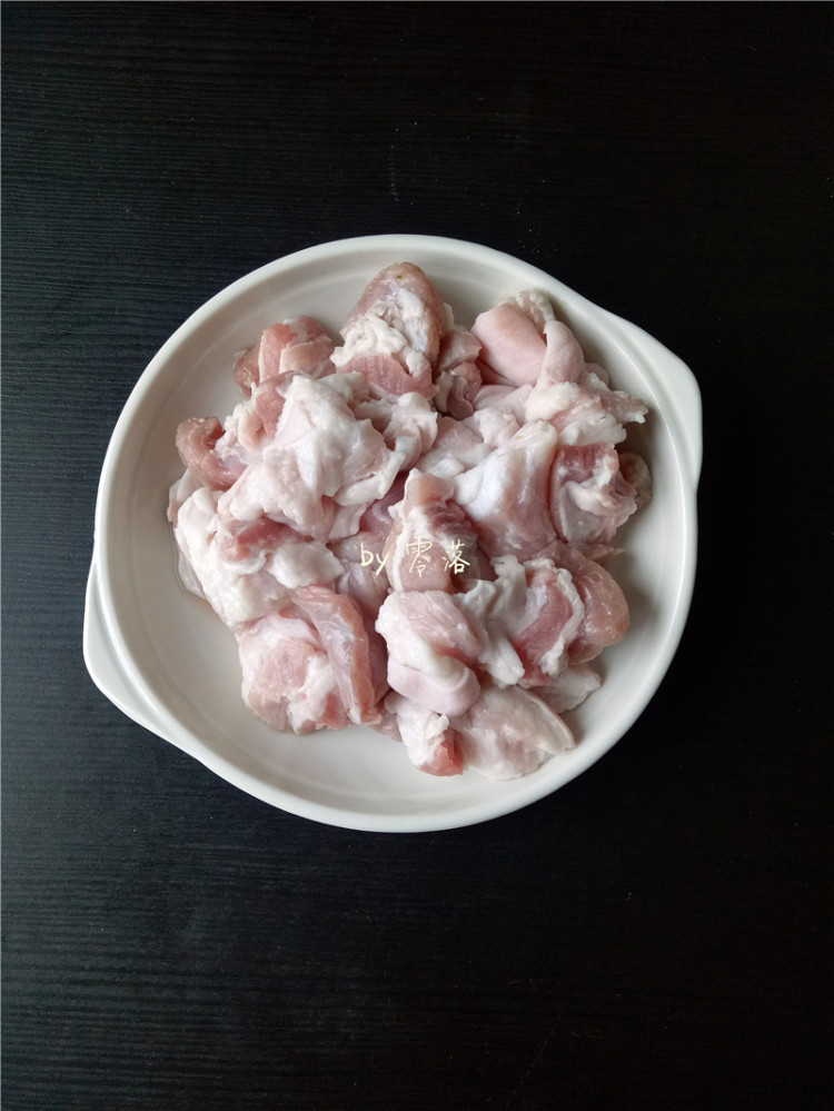 五花肉炖粉条步骤2