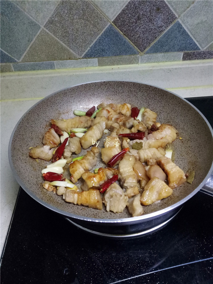五花肉炖粉条步骤6