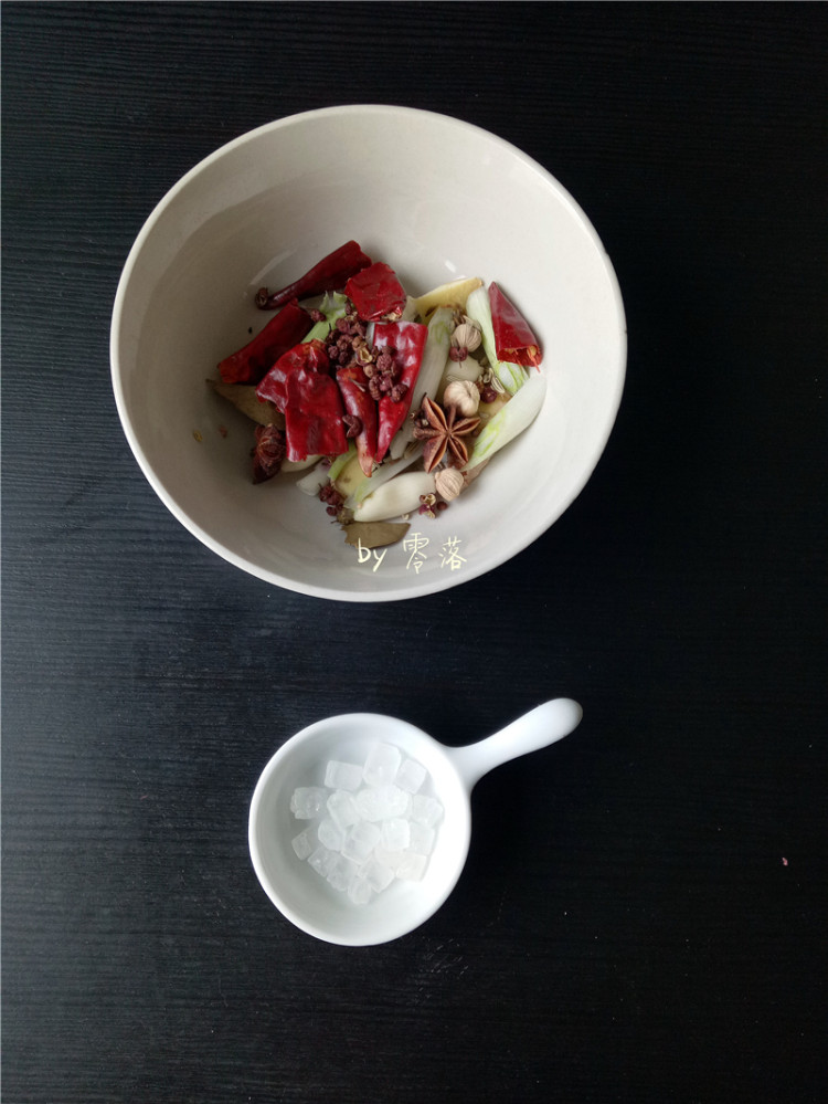 五花肉炖粉条步骤3