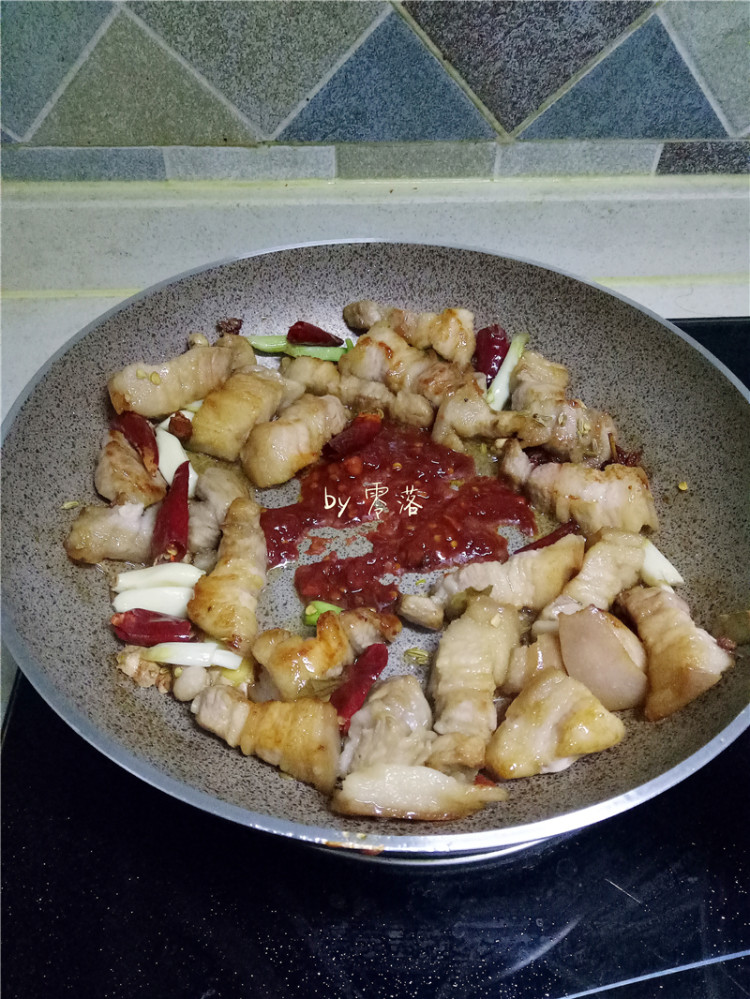 五花肉炖粉条步骤7