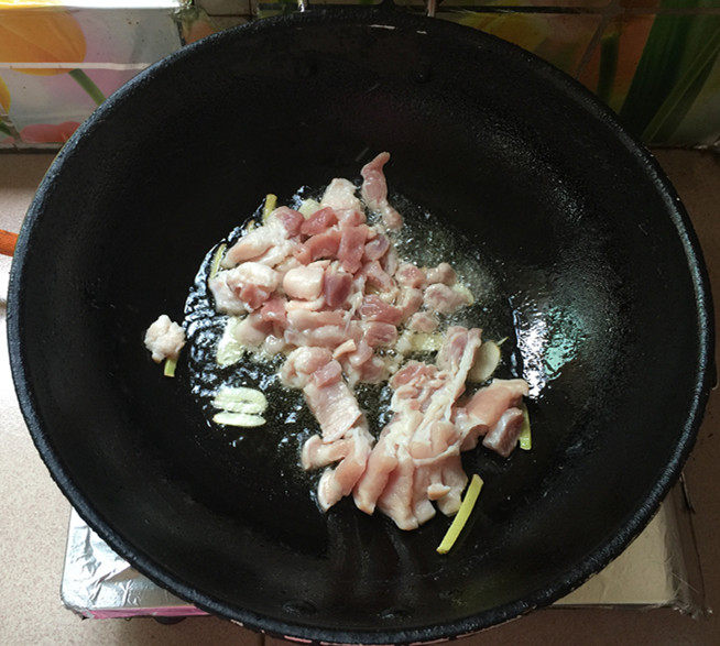 五花肉炒辣白菜盖饭步骤5