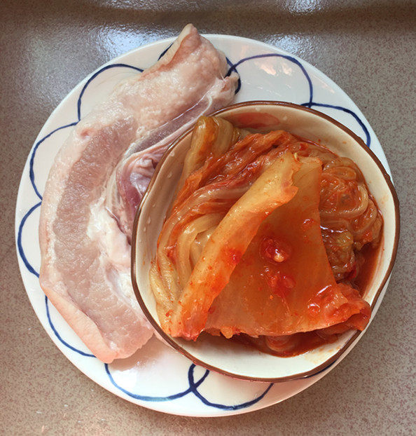 五花肉炒辣白菜盖饭步骤1