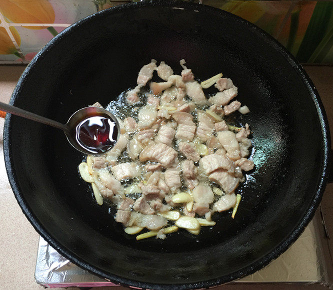 五花肉炒辣白菜盖饭步骤7