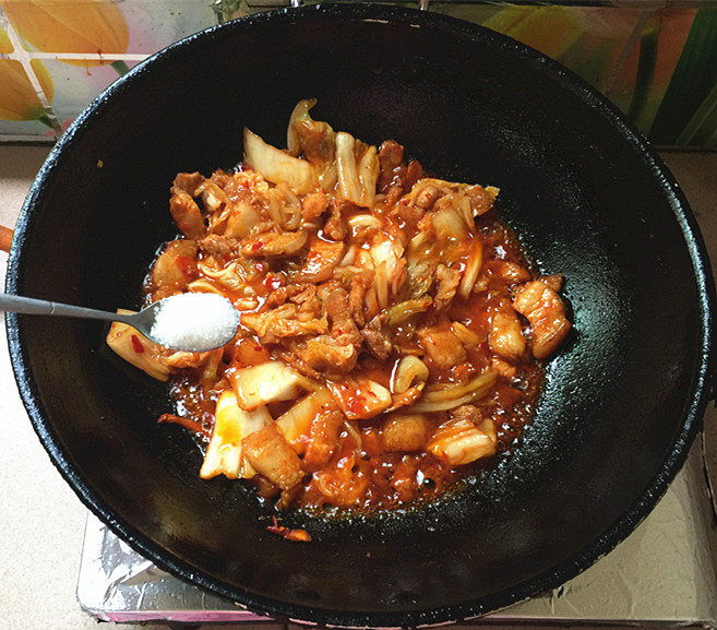 五花肉炒辣白菜盖饭步骤11