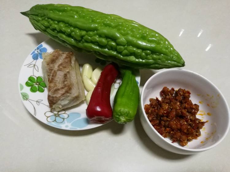 苦瓜回锅肉步骤1