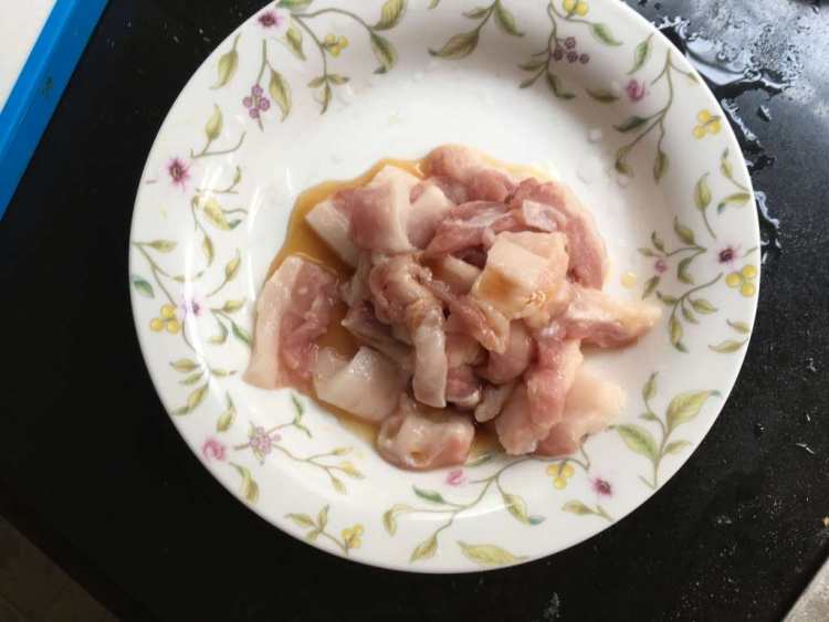 大蒜烧肉步骤2