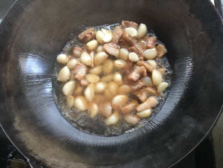 大蒜烧肉步骤5