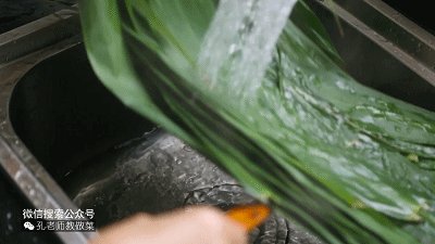 蛋黄肉粽（动图食谱）步骤2