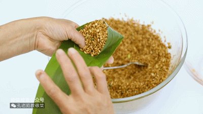 蛋黄肉粽（动图食谱）步骤12