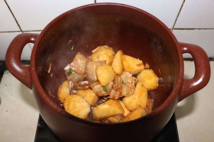 砂锅炖菜步骤2