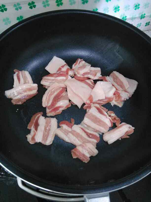 白菜炒五花肉步骤2