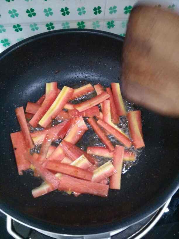 白菜炒五花肉步骤4