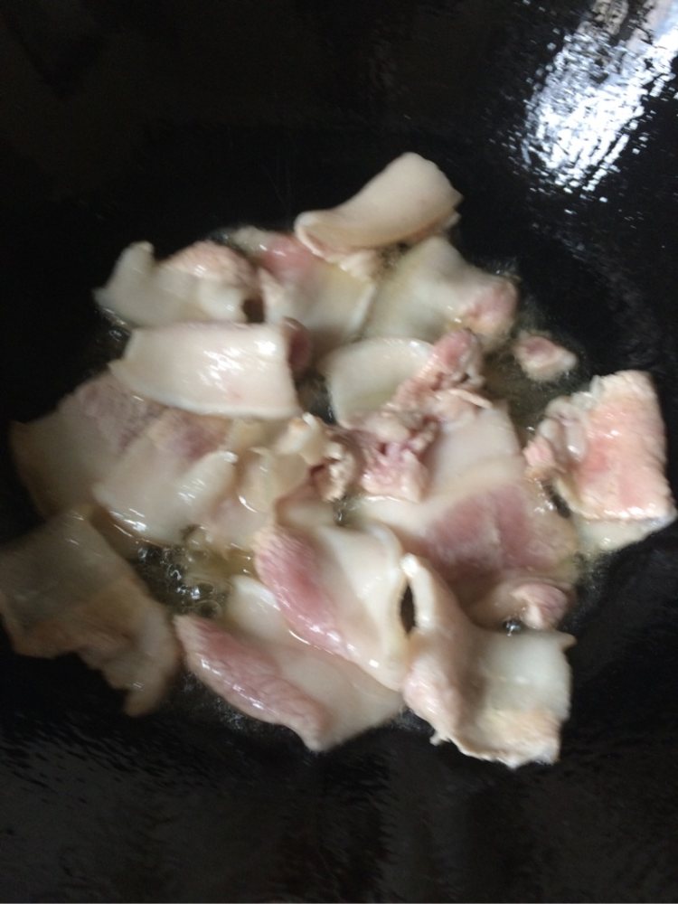 五花肉炒高丽菜步骤3