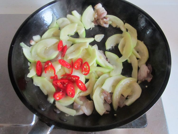 青南瓜炒肉片步骤6