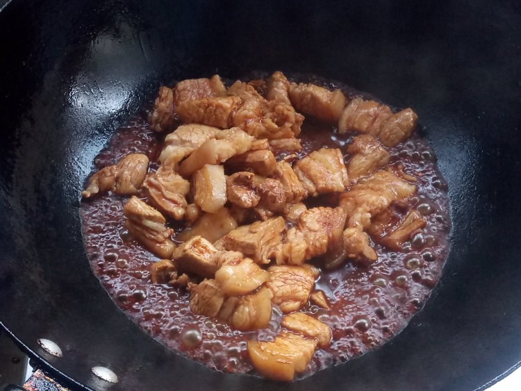 红烧肉甜笋煲步骤4