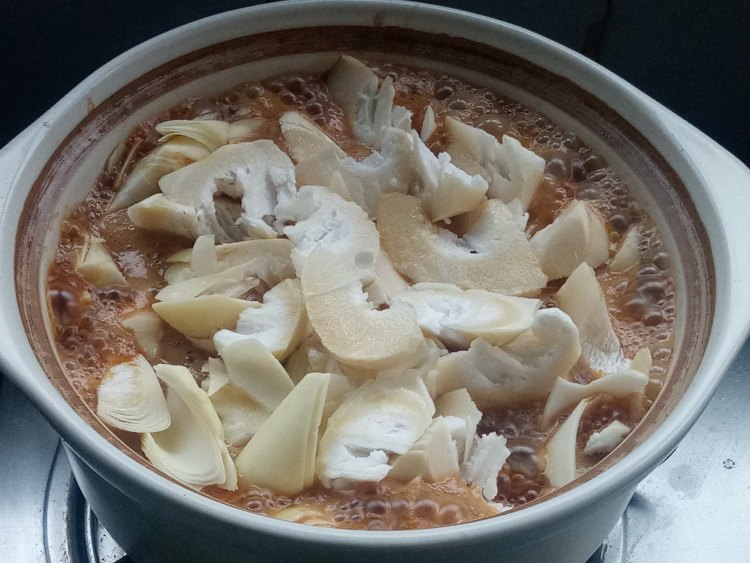 红烧肉甜笋煲步骤7