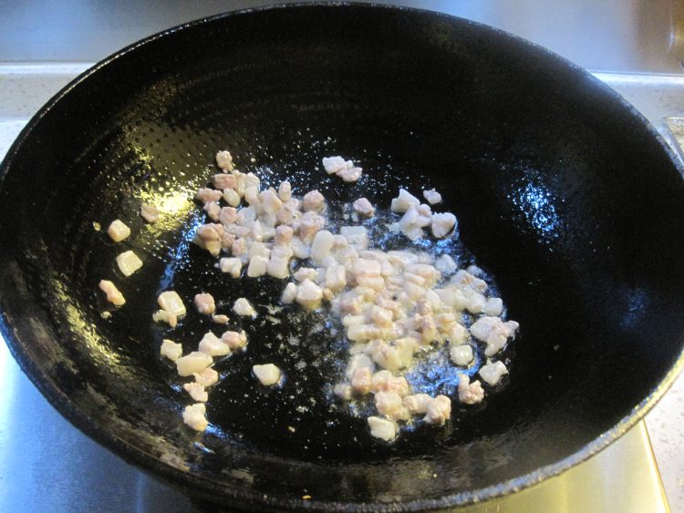 香菇五花肉炸酱面步骤3