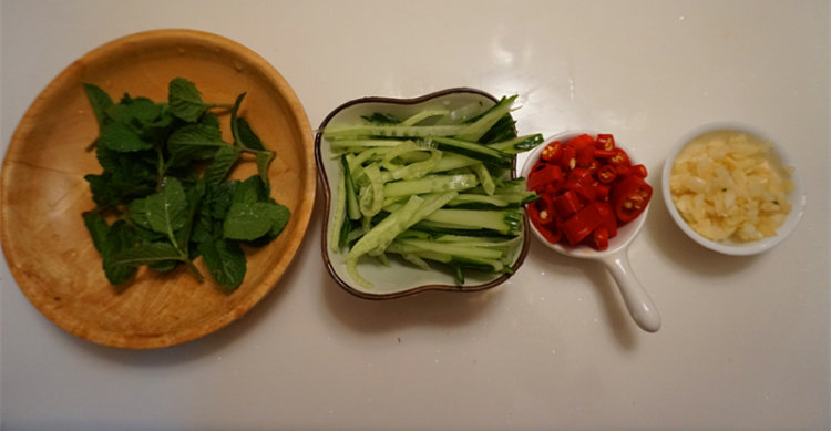 薄荷白肉卷步骤2
