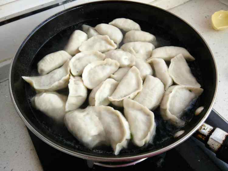 酸菜馅煮饺步骤8