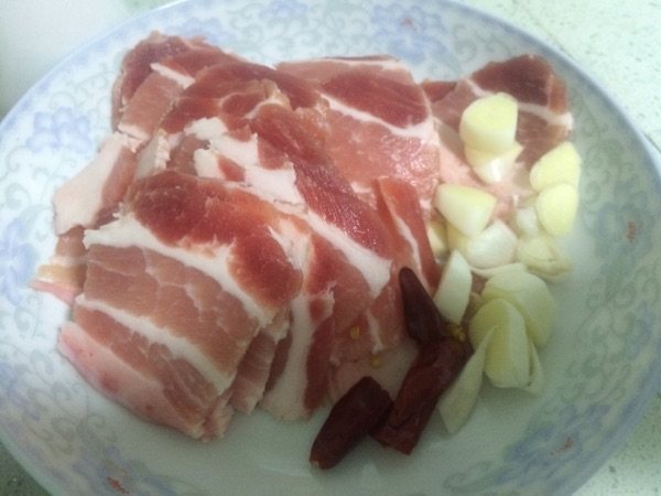蒜薹回锅肉步骤2