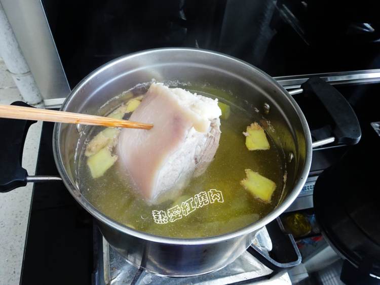 广式脆皮烧肉步骤3