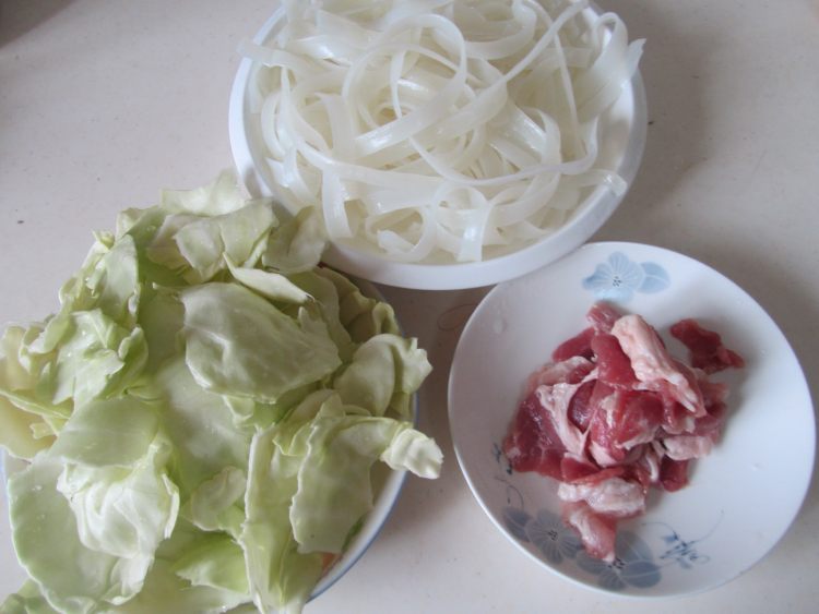 包菜粉丝煲步骤1