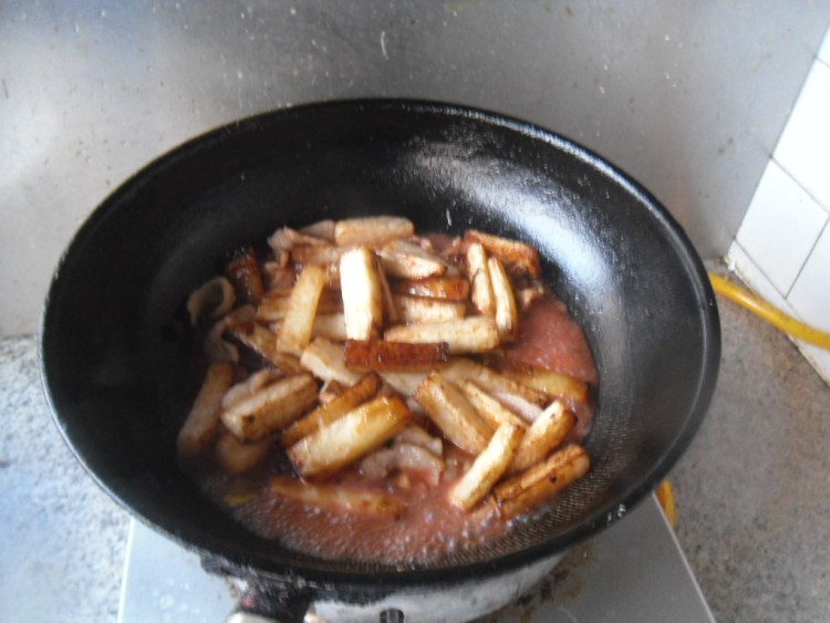 五花肉萝卜条步骤9