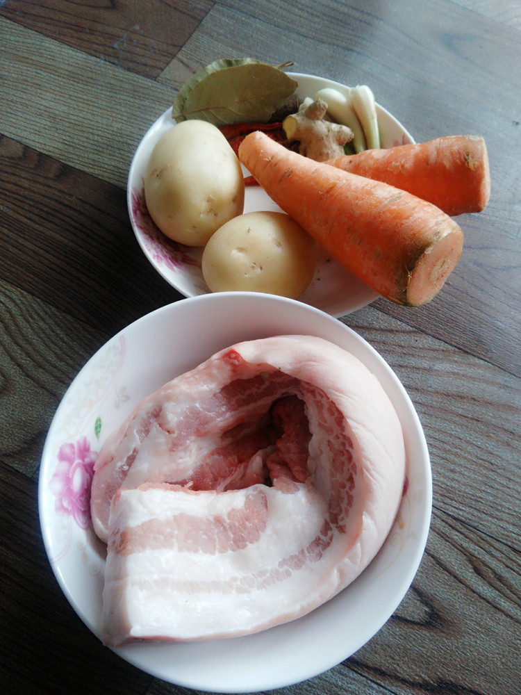 胡萝卜土豆烧肉步骤1