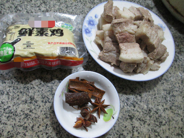 鲜素鸡烧五花肉步骤1