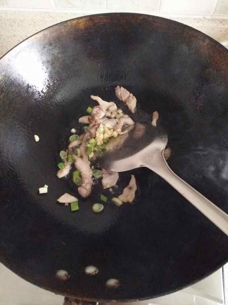 芹菜腐竹炒肉步骤4