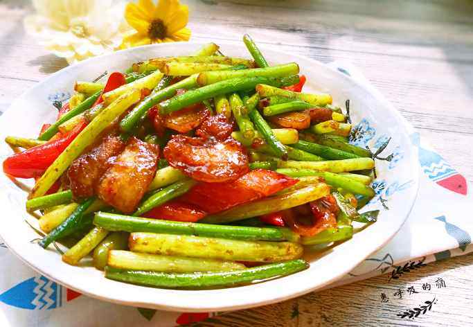 五花肉炒蒜苔步骤7