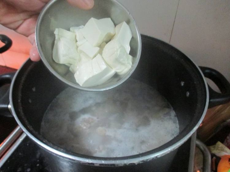 肉圆豆腐汤步骤4