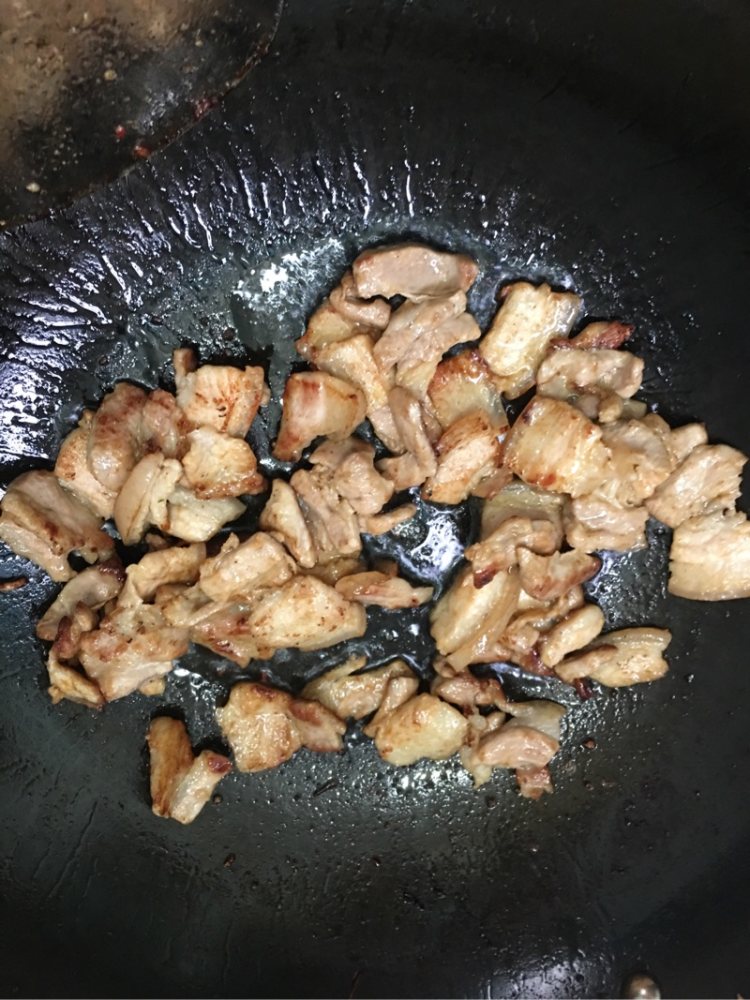 五花肉炒蒜苗步骤5