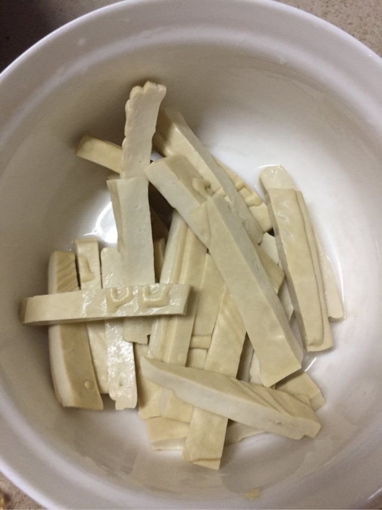 豆干炒五花肉步骤2