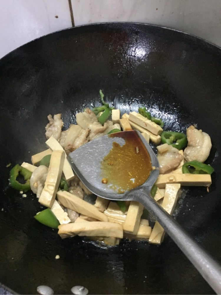 豆干炒五花肉步骤9
