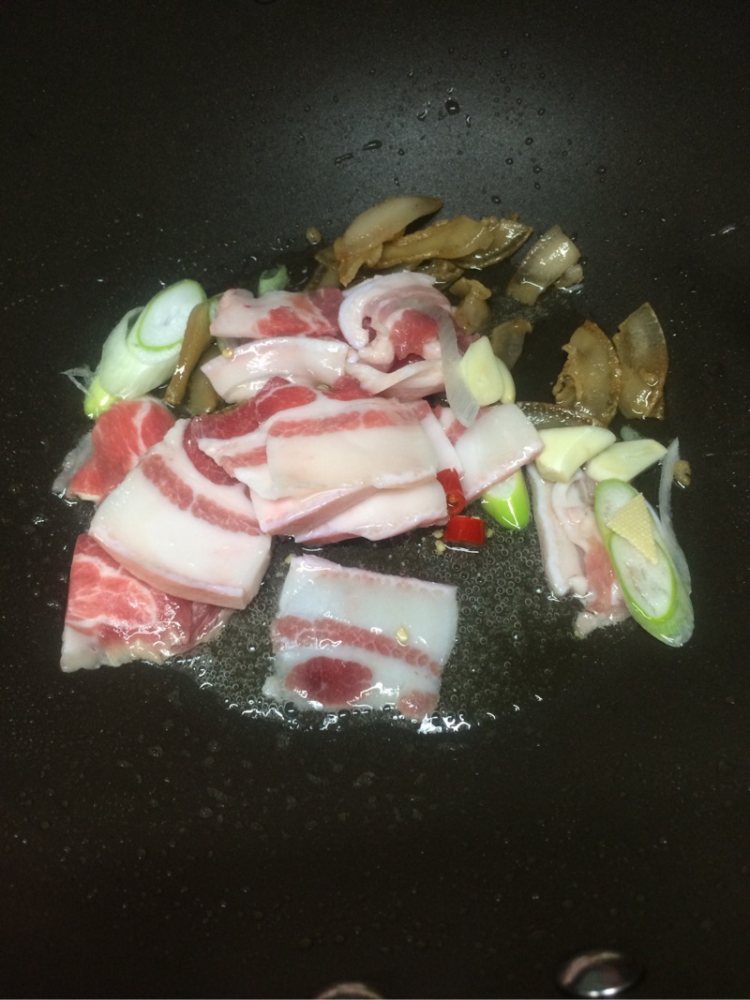 白菜豆腐片炒肉步骤3