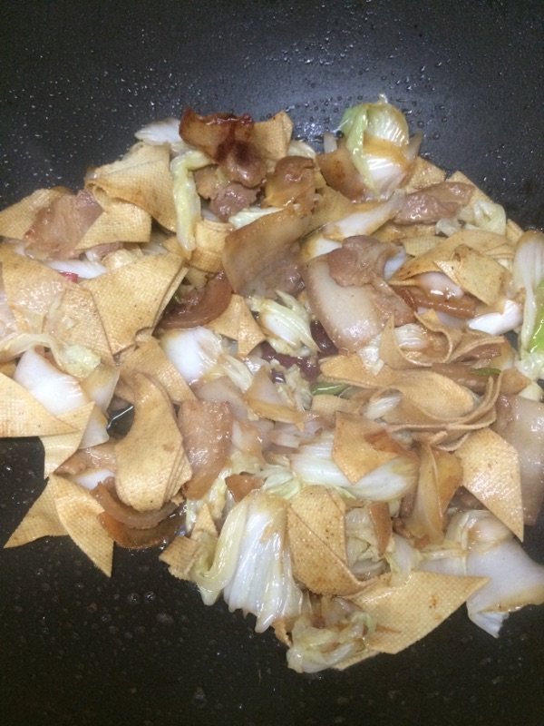 白菜豆腐片炒肉步骤8