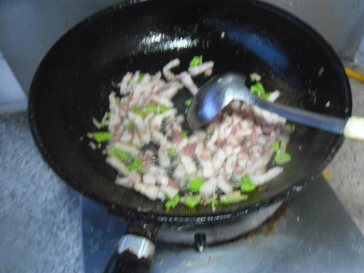 五花肉烧酸菜步骤4