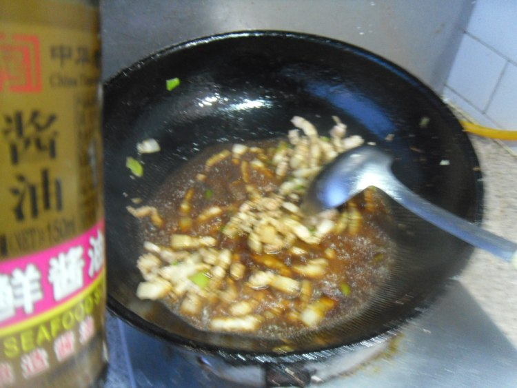 五花肉烧酸菜步骤5