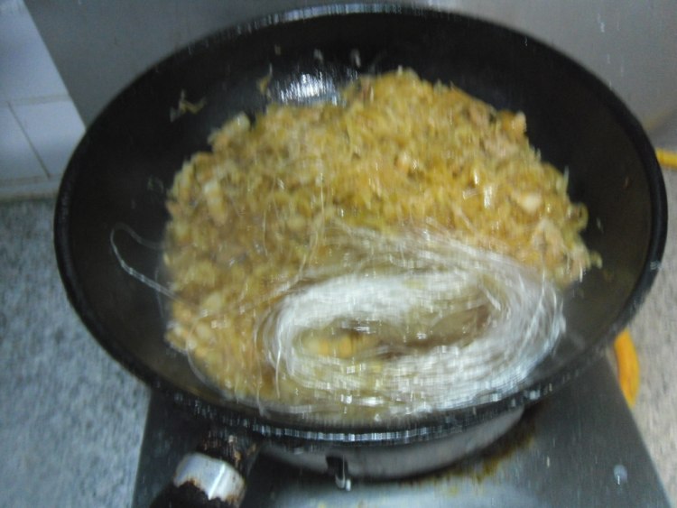 五花肉烧酸菜步骤8