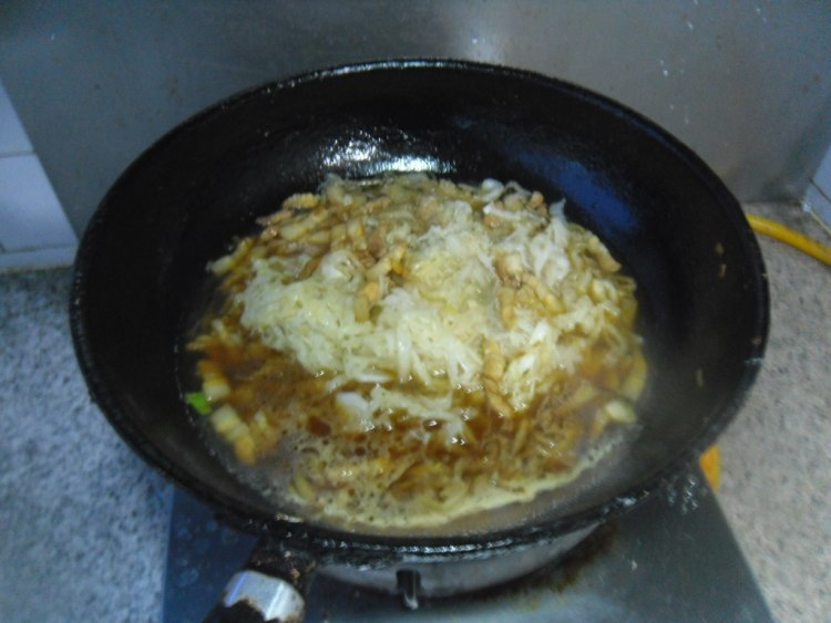 五花肉烧酸菜步骤7