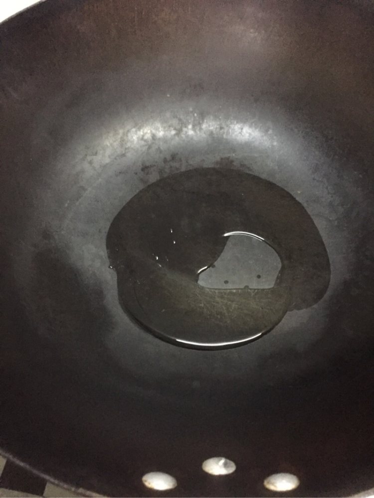 莴苣木耳炒肉片步骤2