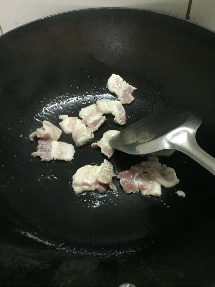 莴苣木耳炒肉片步骤3