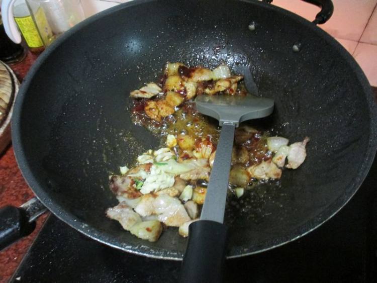 尖椒炒腩肉步骤5